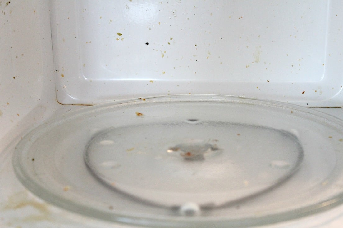 How to clean your microwave without chemicals