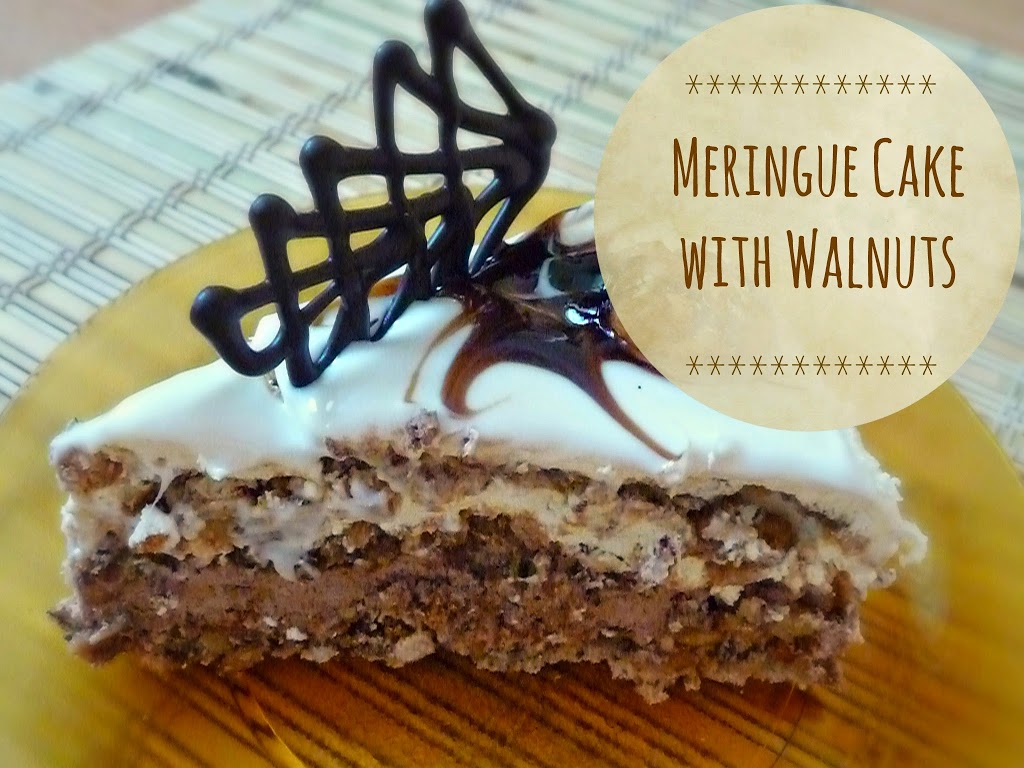 Meringue cake with walnuts image