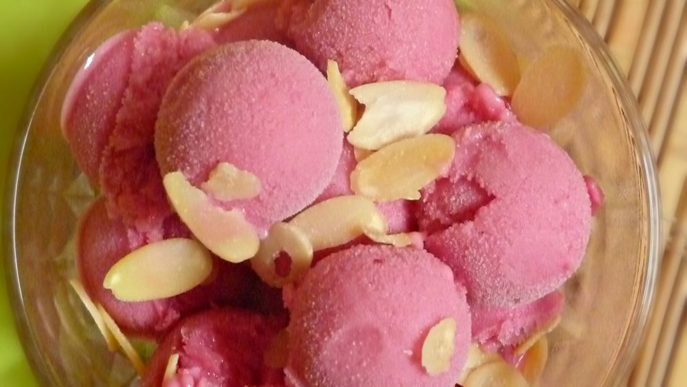 Raspberry Greek yogurt ice cream