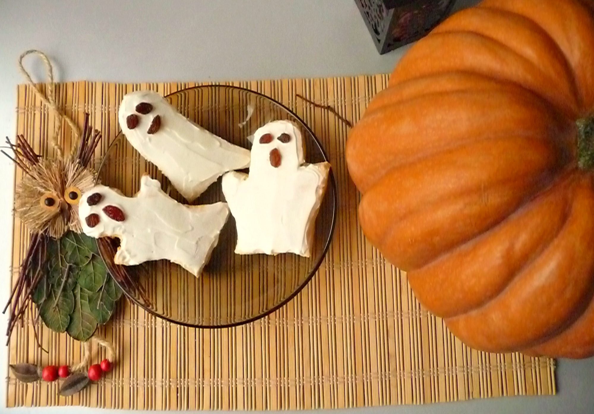 Ghost biscuits with cream cheese 6