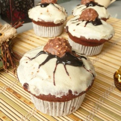 Spider muffins with Ferrero Rocher and yogurt