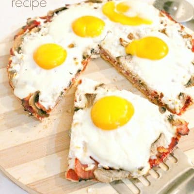 Breakfast Pizza recipe with eggs, ham and mozzarella