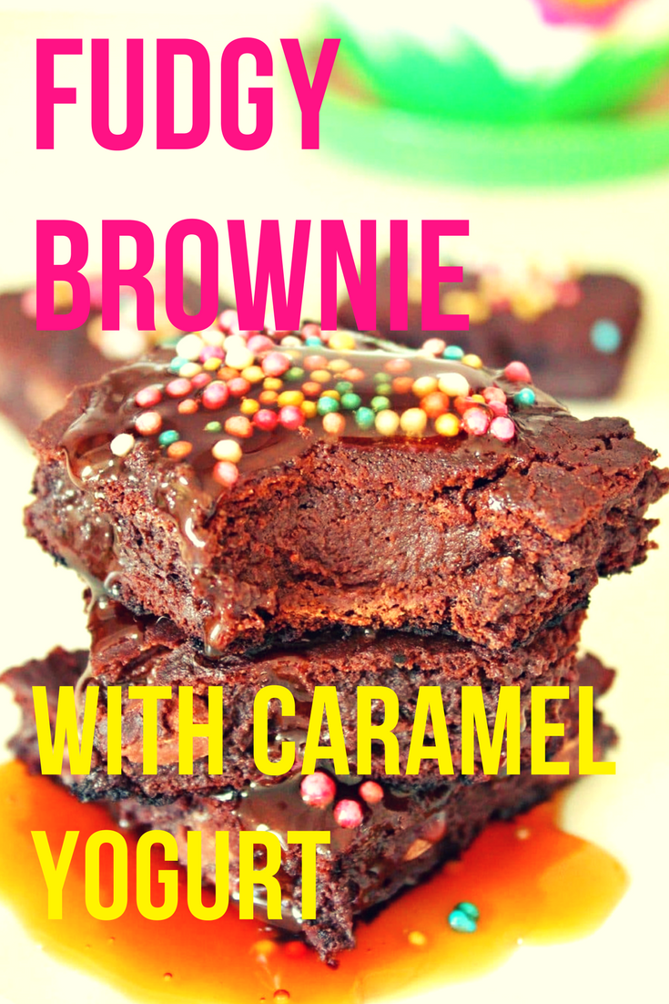 Fudgy yogurt brownie with caramel