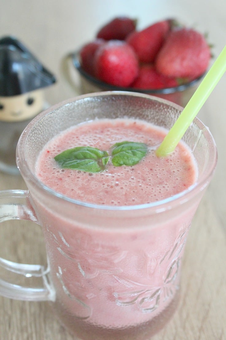 Strawberry, basil and black pepper smoothie