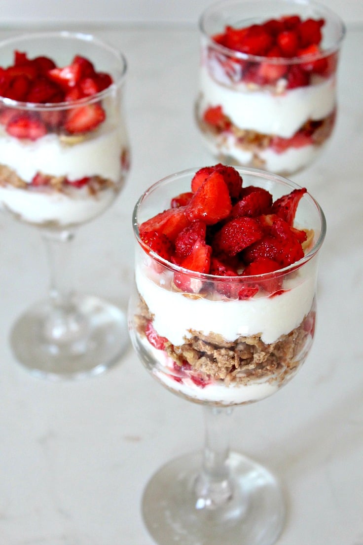 Make A Healthy Strawberry Parfait - Easy Peasy Creative Ideas