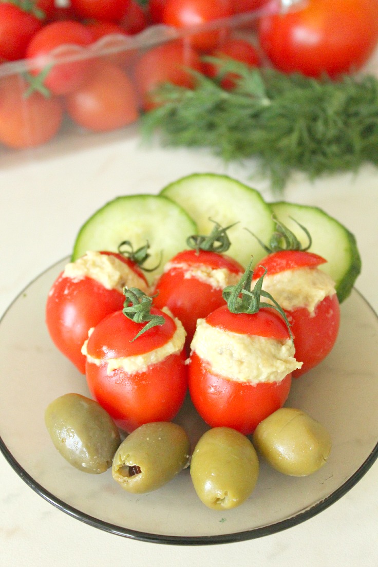 Stuffed tomatoes with eggplant and hummus