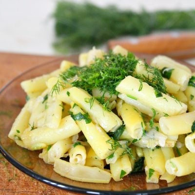 Yellow beans with garlic and dill