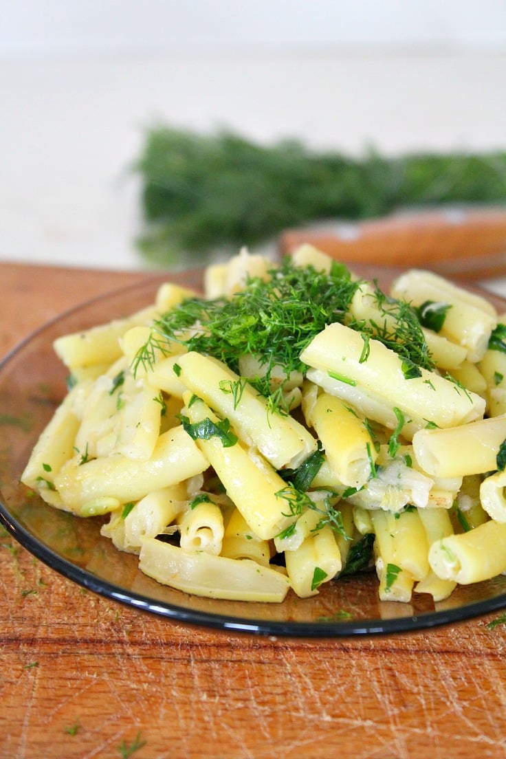 Yellow beans with garlic and dill