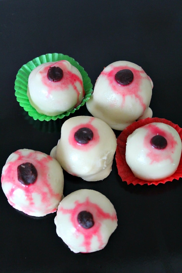 Creepy Halloween Bloodshot Cake Eyeballs