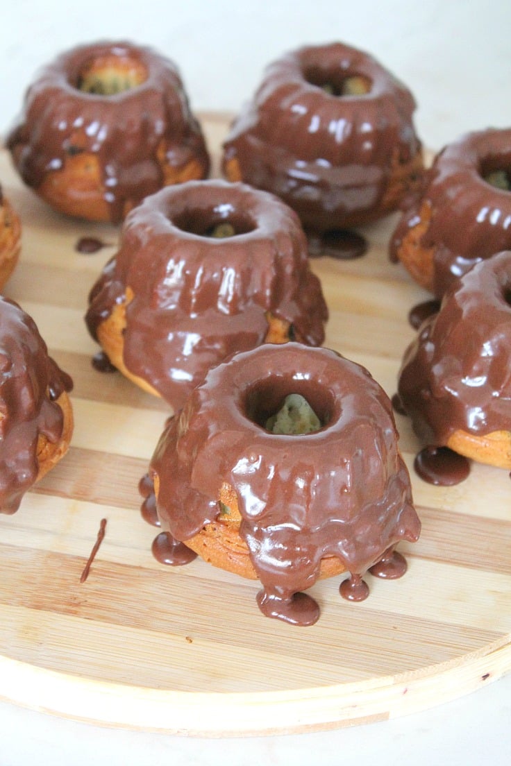 These Mini Orange Bundt Cakes are so cute and lovely! Full of orange flavor and glazed with chocolate, these make an amazing festive dessert!