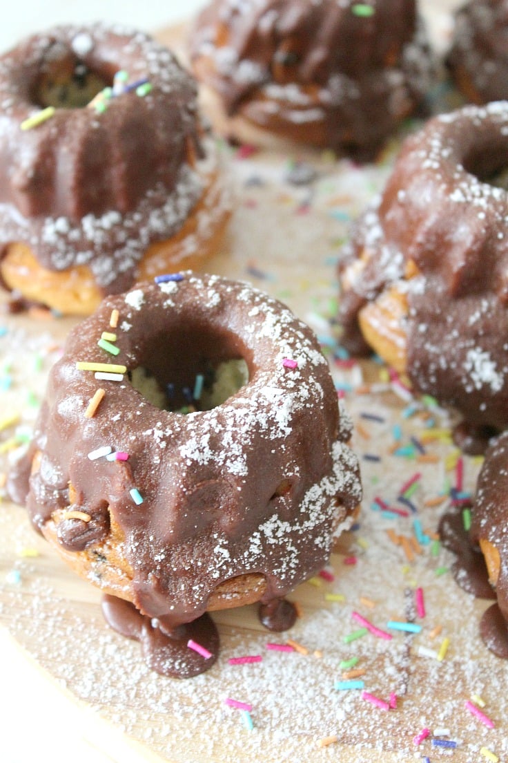 Mini orange bundt cakes