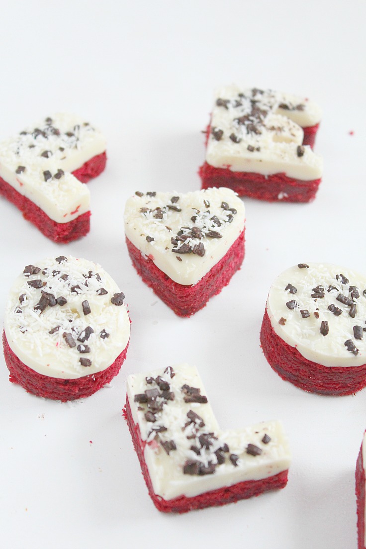 mini red velvet cakes