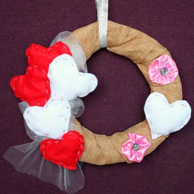 This Valentine’s day wreath is cheap, easy and quick