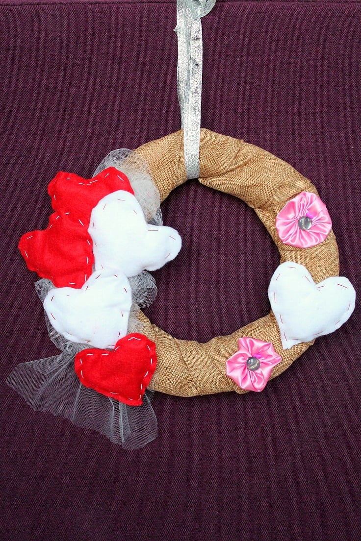 This Valentine’s day wreath is cheap, easy and quick