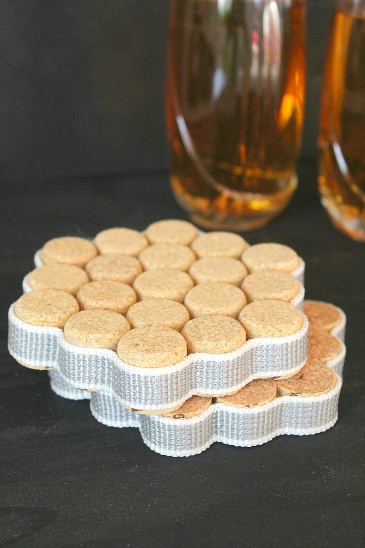 How to make coasters with wine corks
