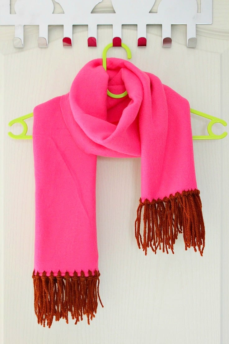 No sew Fleece scarf with yarn fringe