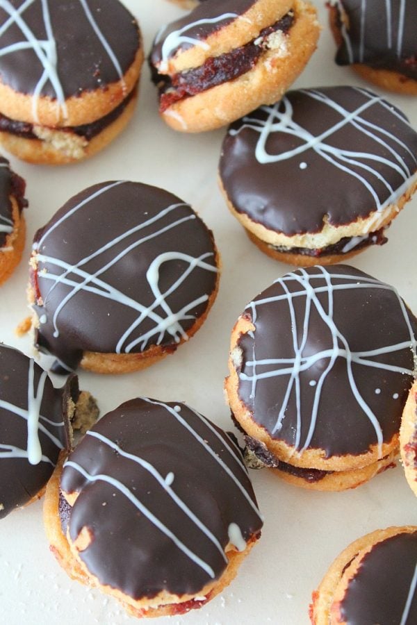 Chocolate covered sandwich cookies recipe filled with jam Easy Peasy