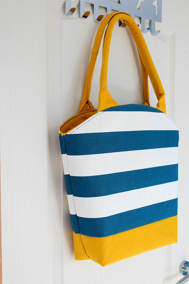 Round tote bag