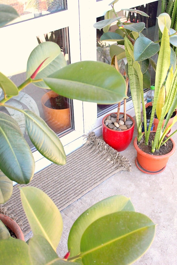 Outdoors rope rug, made with thick jute rope and a rubber mat