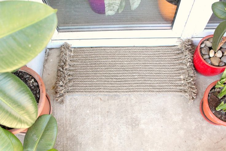 DIY rope rug with jute rope and cheap rubber mat