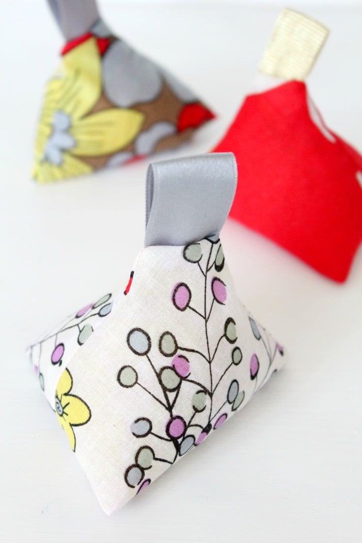You need to make these amazing triangle fabric weights