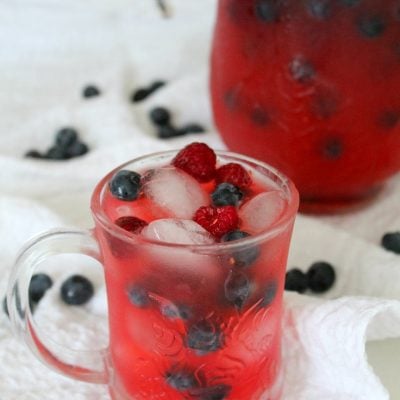 Raspberry lemonade with blueberries