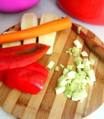 How to clean and disinfect your wooden cutting board