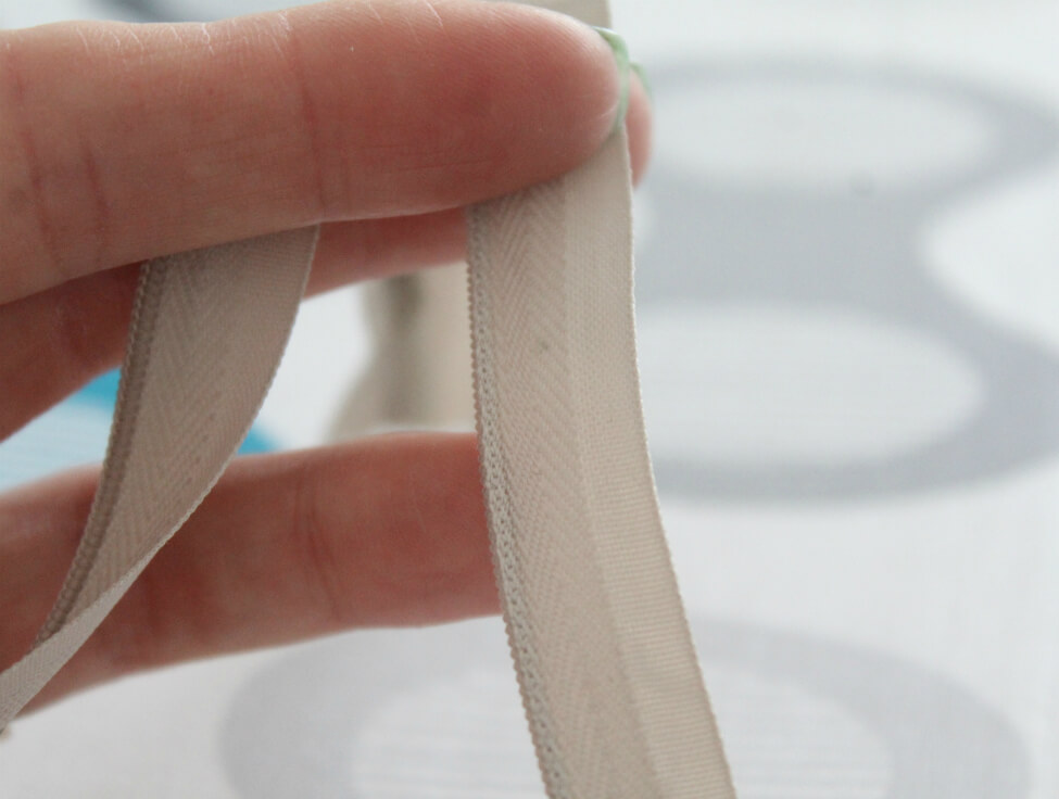 How To Sew An Invisible Zipper - Easy Peasy Creative Ideas