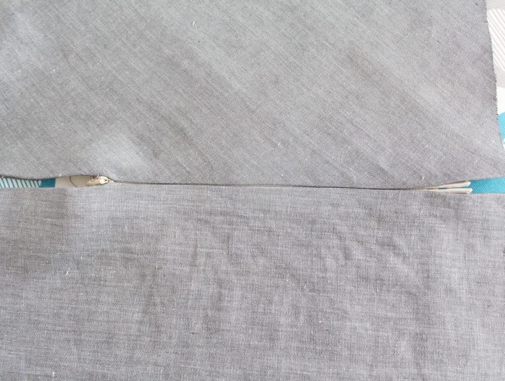 Smoke Grey Polyester Invisible Zipper Birch  18cms 7" 