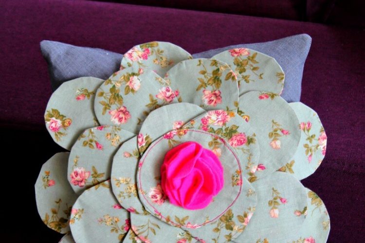 Pretty Flower Pillowcase Sewing Tutorial