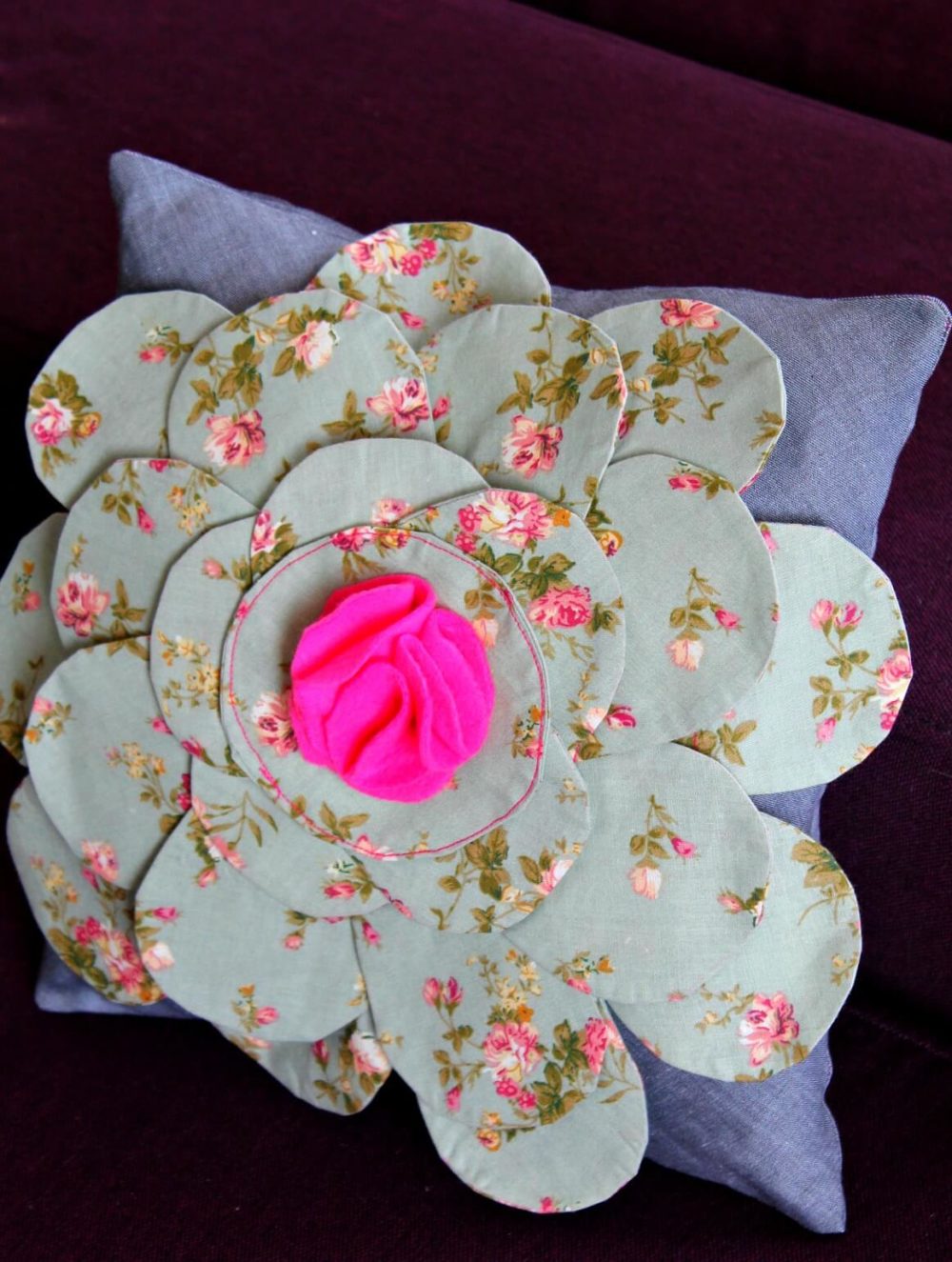 Sew this stunning easy flower pillow pattern | Easy Peasy Creative Ideas