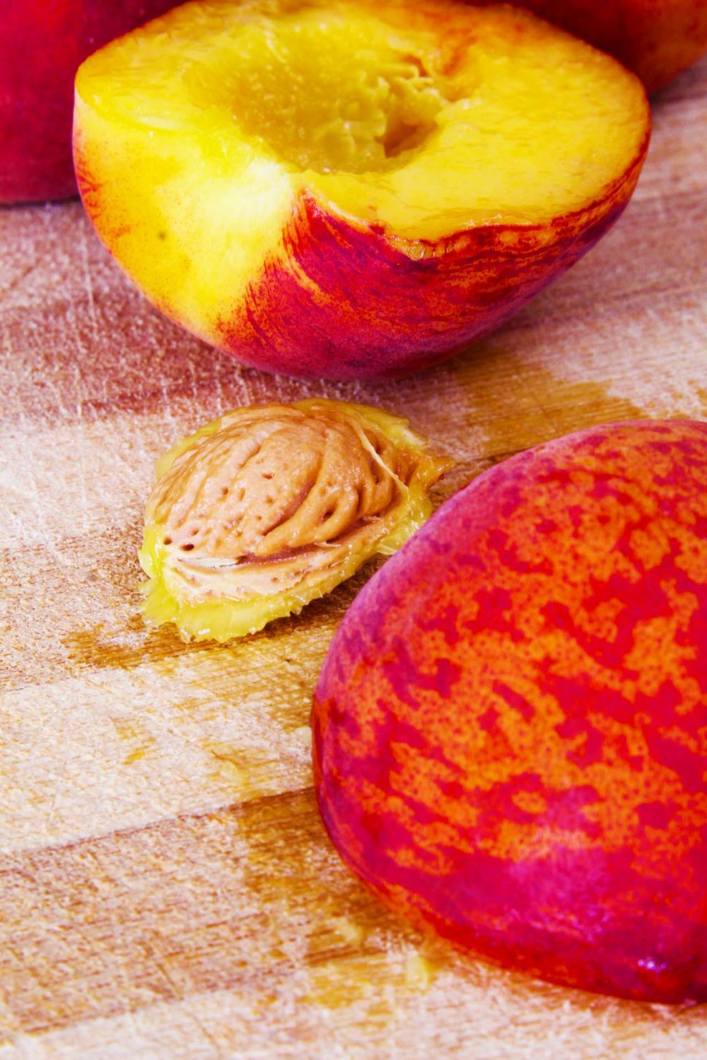 How to pit a peach easily