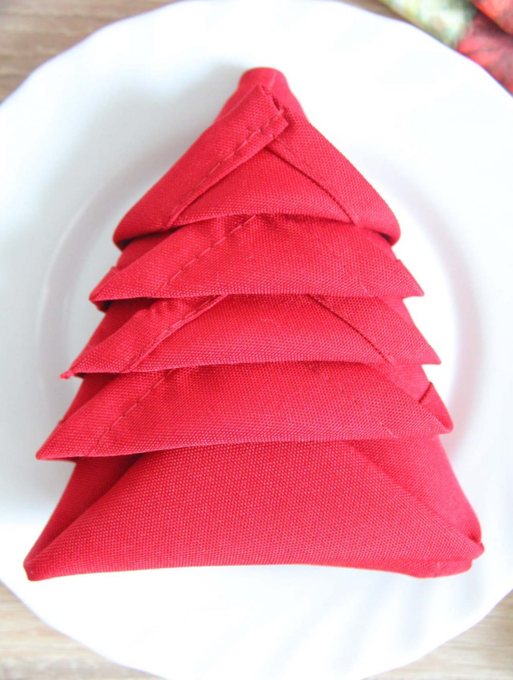 how to fold napkins for christmas