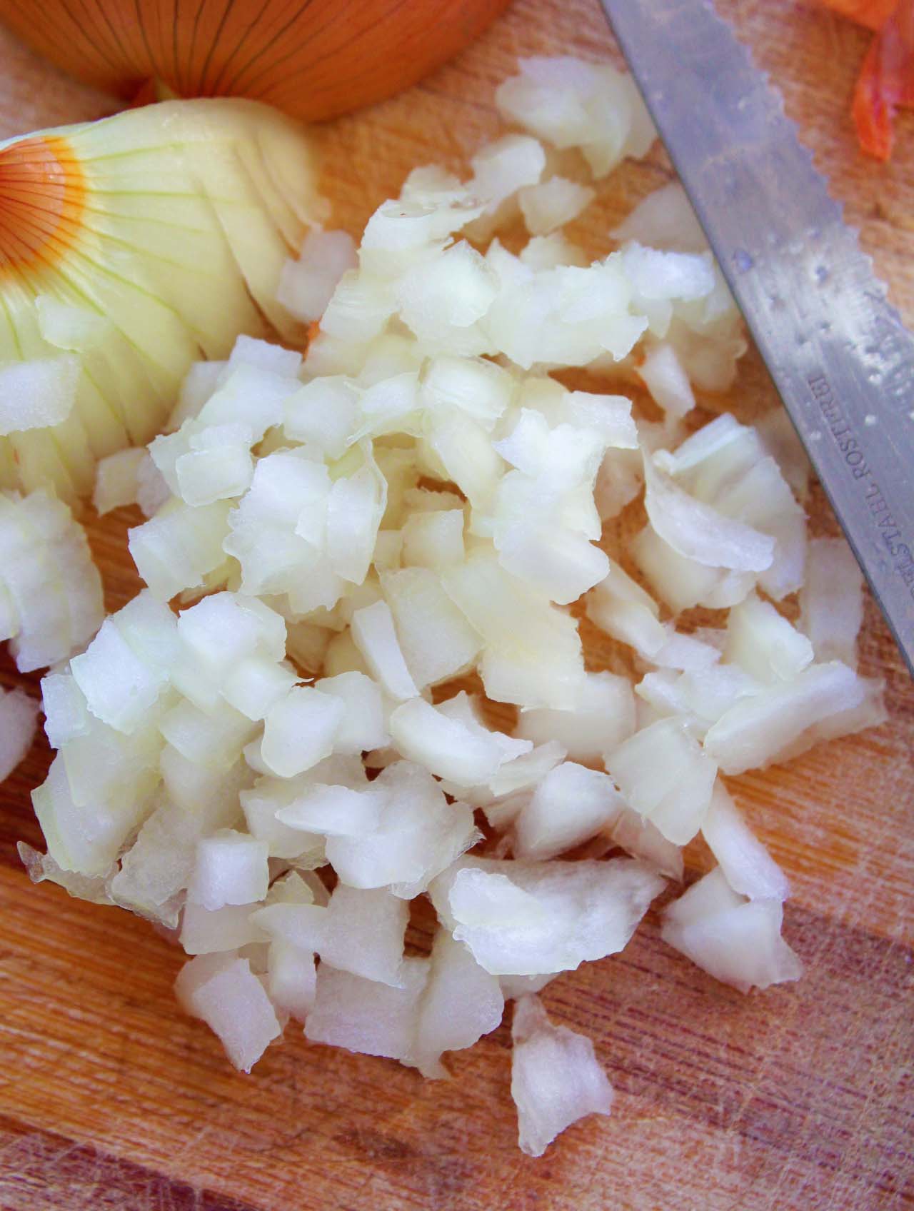 Insanely Easy Way To Dice Onions Small