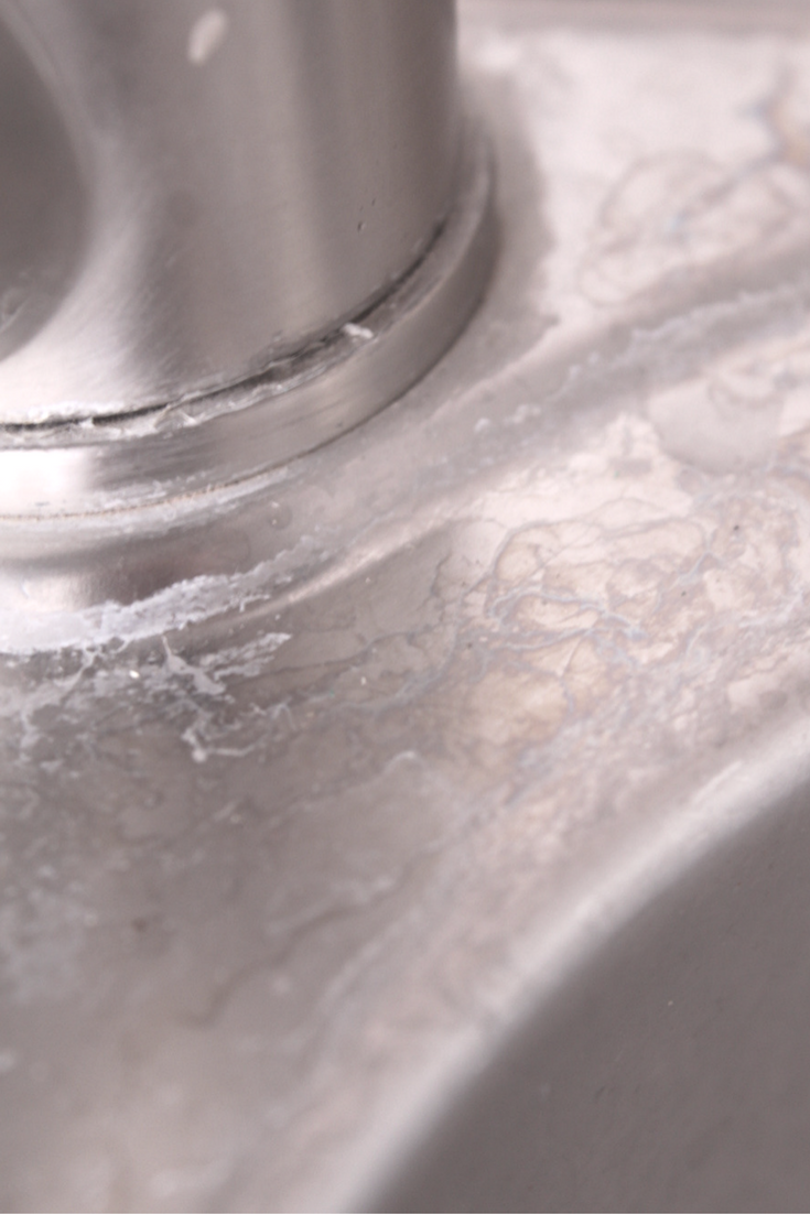 How to clean stainless steel sink