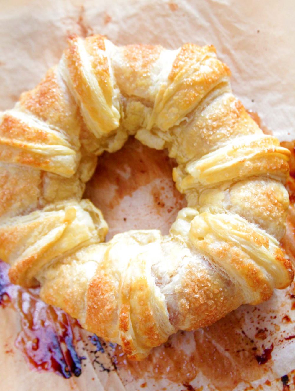 Baked apples in puff pastry