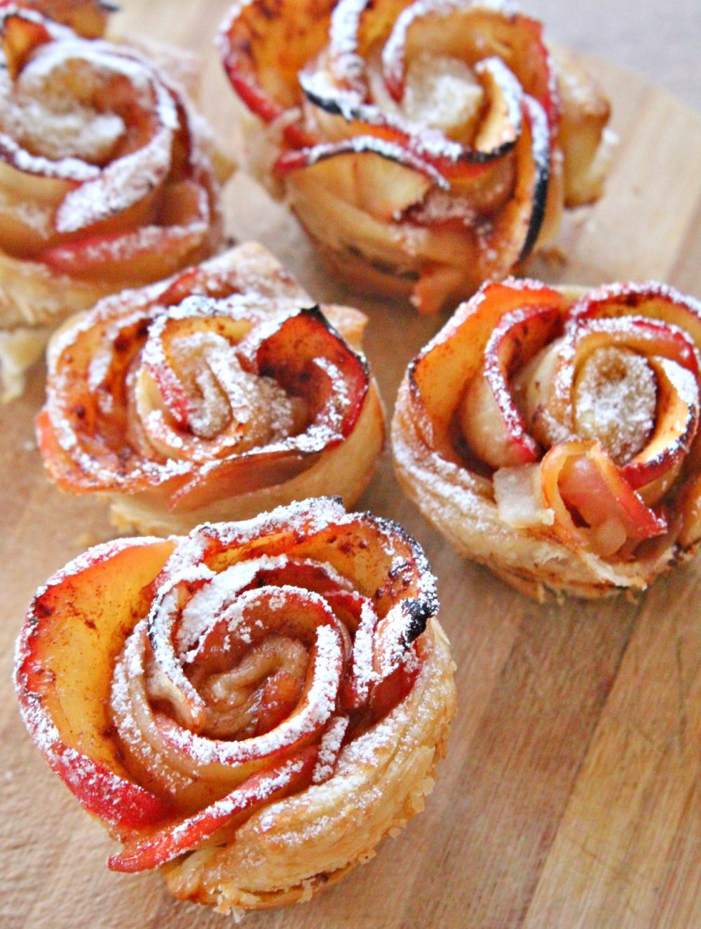 Baked apple roses