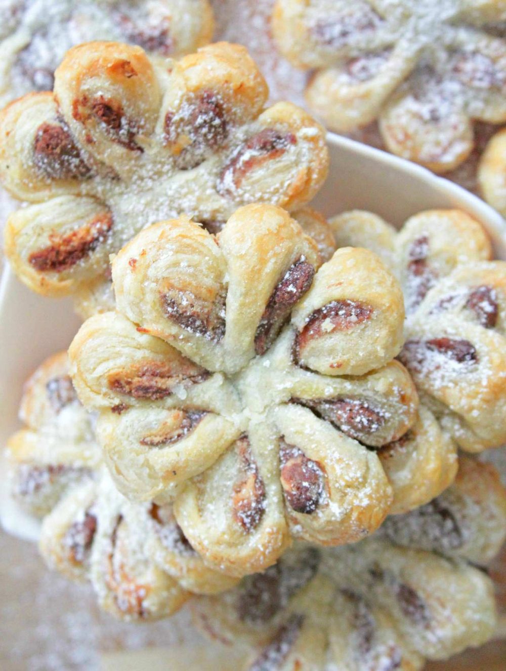 Pastry flowers with nutella and peanut butter