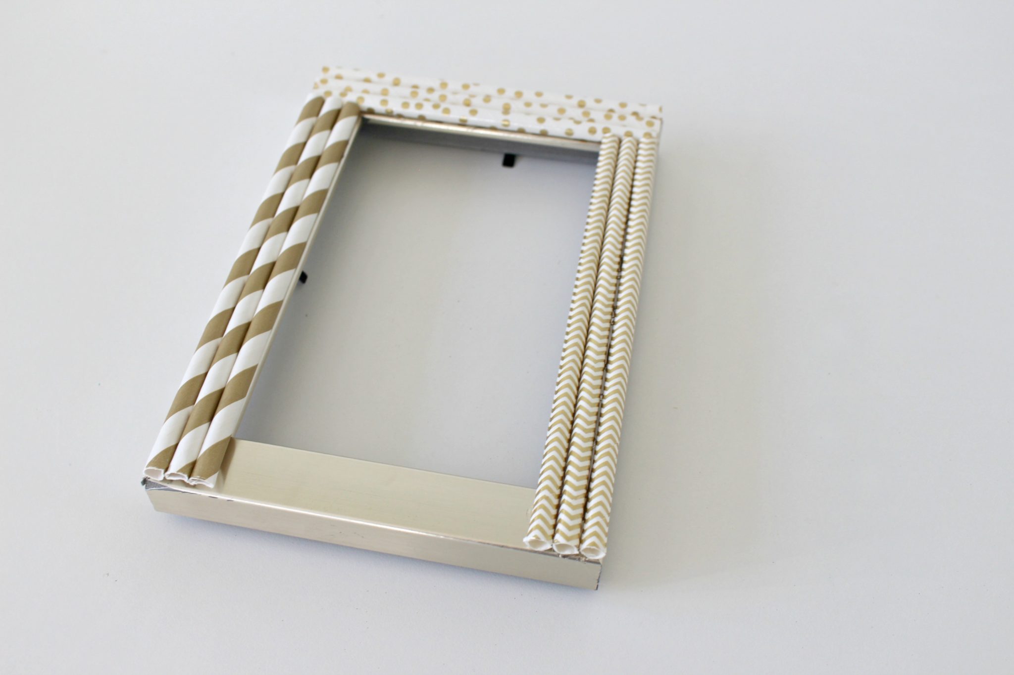 How To Make Photo Frame With White Straw Learn How To Decorate And Personalize Your Own Photo Frame With This