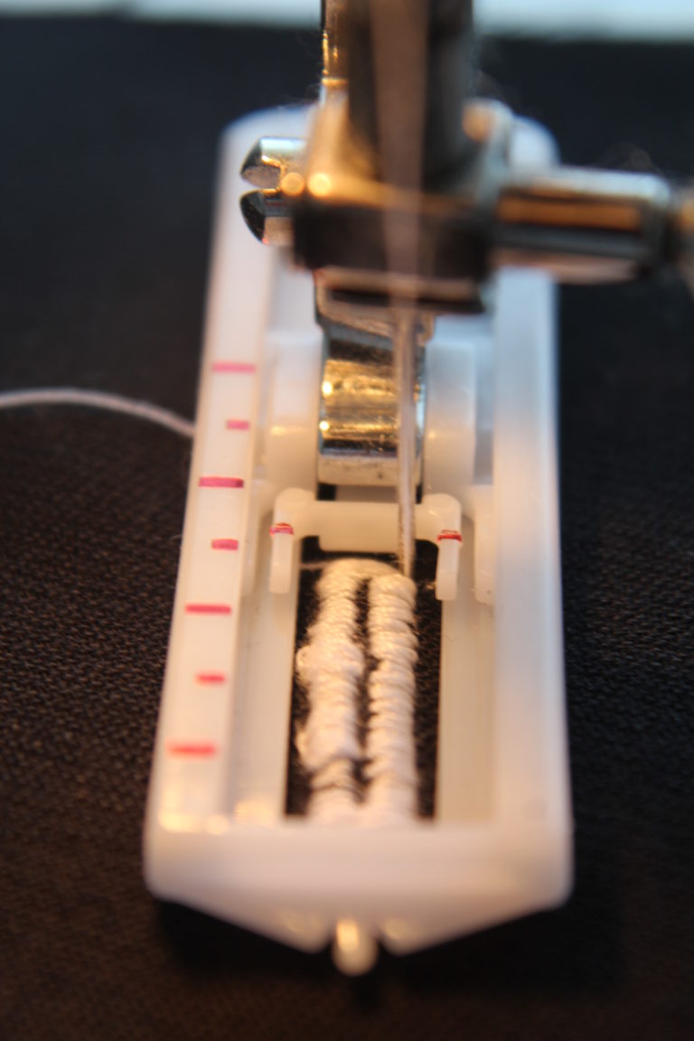 HOW TO MAKE BUTTONHOLES With a Singer Buttonhole Foot Easy Peasy