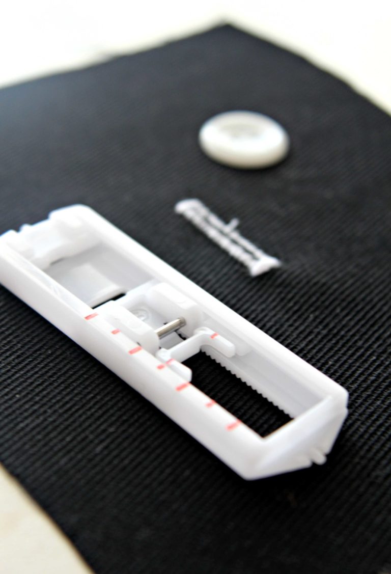 HOW TO MAKE BUTTONHOLES With a Singer Buttonhole Foot Easy Peasy