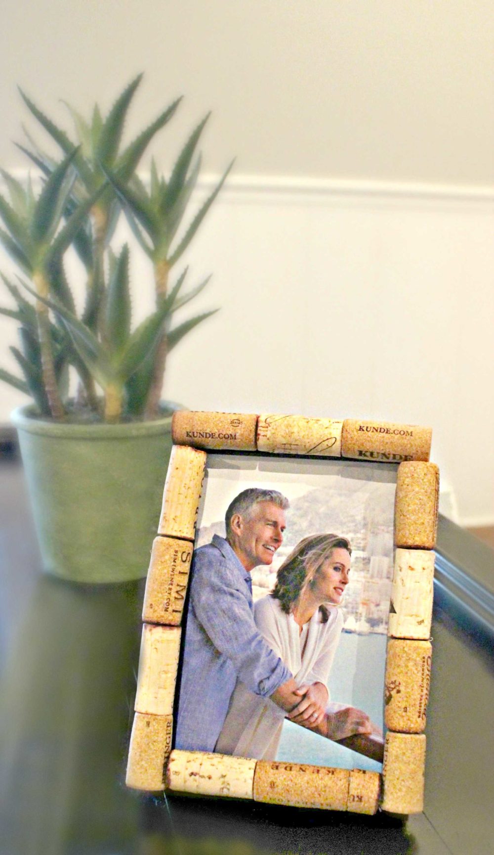 Cork frame made with recycled wine corks