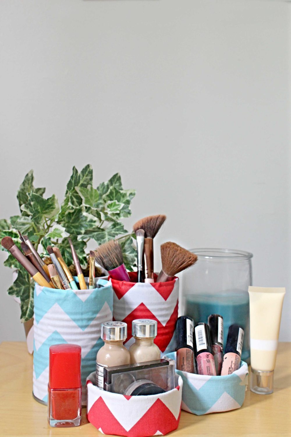 makeup brush container ideas made with tin cans, fabric and modge podge