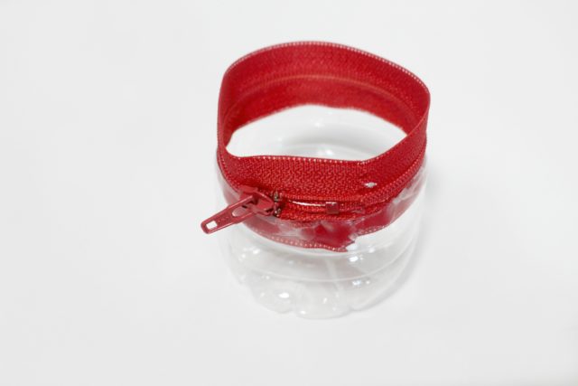DIY Snack Box With Zipper Made From Recycled Plastic Bottles