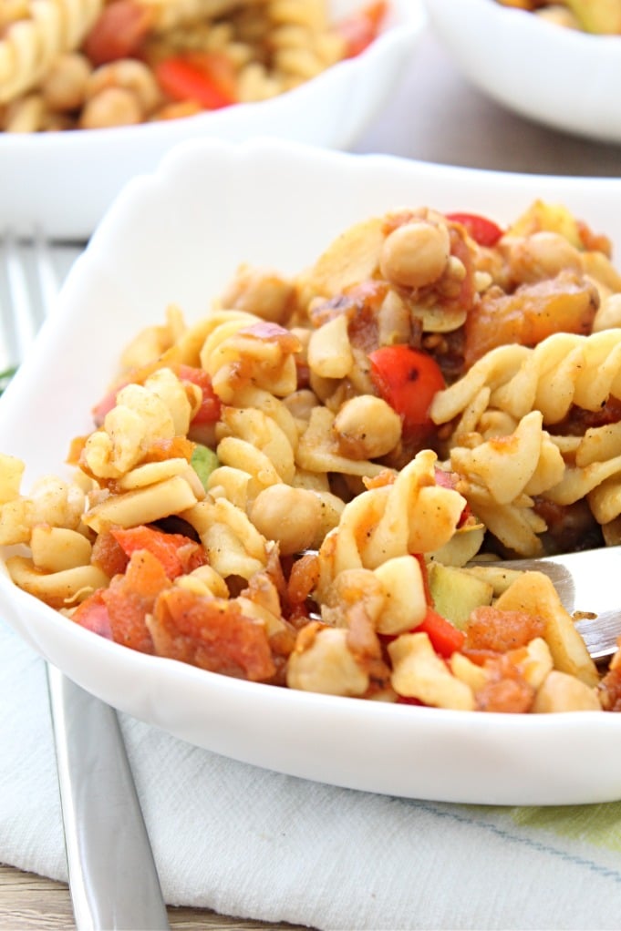 Chickpea pasta recipe with diced tomatoes, red bell pepper, summer squash and garlic