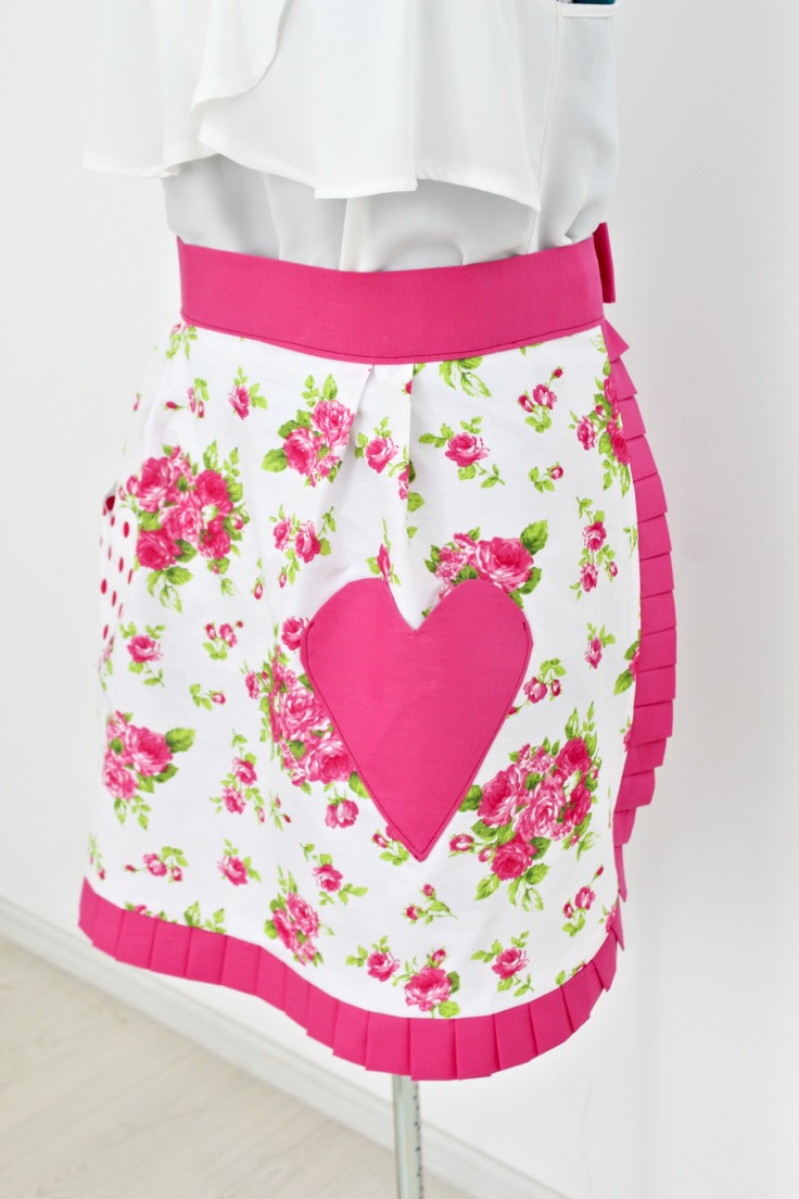 pleated half apron full