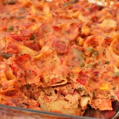 Cheesy baked tortellini with vegetables