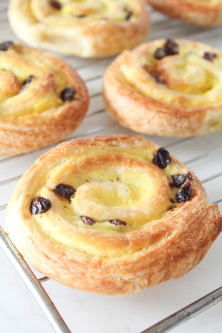 Vanilla cream puff pastry pinwheels