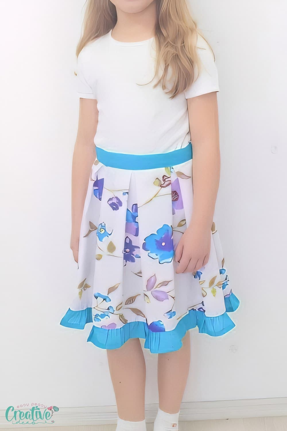 Skirt with box pleats on a little girl