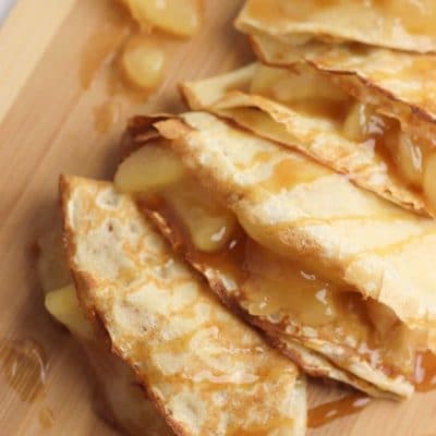 Apple crepes with caramel sauce